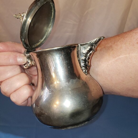 ROCHESTER STAMPING CO. ARGENTINE #2323 SILVERPLATE CREAMER HINGED LID PITCHER 5" - Picture 6 of 8